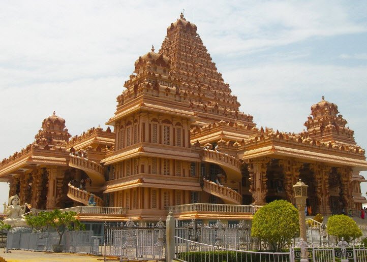 Chhattarpur Temple